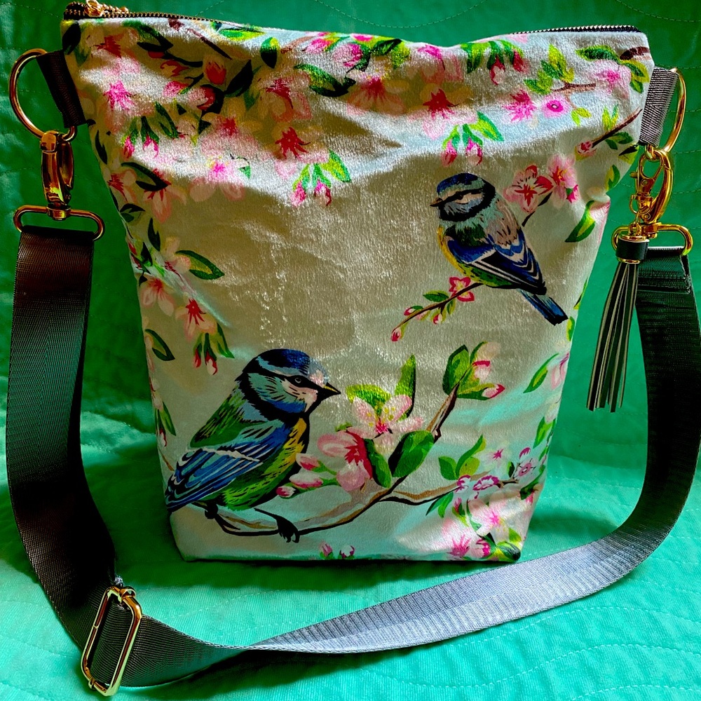Beautiful bird purse!!